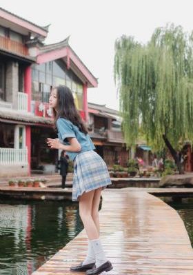 男女一边摸一吻胸做爽视频_1080全集免费播放